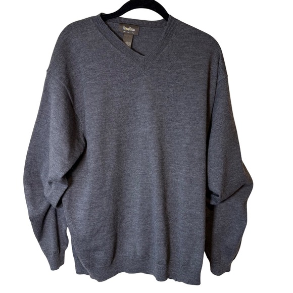 Neiman Marcus Exclusive Men's Gray 100% Merino Wool V-Neck Sweater Luxury - Picture 1 of 8